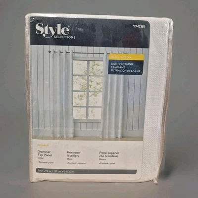 Panel de cortina de filtro de luz Style Selections ~ blanco ~ 95" L x 50" W Foto 1 de 4