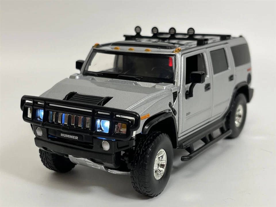 Hummer H2 Silver LHD 1:32 Scale Light & Sound Tayumo 32160011 - Image 1 of 4