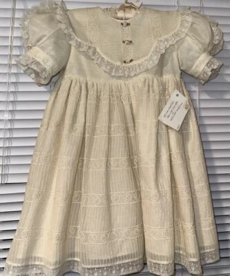 Vestido Vintage “Just For Baby” Hecho a Mano Niñas Marfil Encaje Rosas Talla 3 Bordado Foto 1 de 4