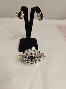 VTG Blue Sapphire And Clear Rhinestone Silver Tone Brooch Earrings Set - Picture 1 of 17