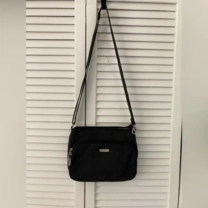 Baggallini Black Crossbody Bag with RFID Wristlet 10"W x 9" H x 1.5" D - Picture 1 of 4