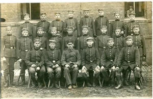 Orig. Cartolina fotografica SAARBRÜCKEN soldati davanti alla caserma 1918 - Foto 1 di 1