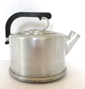 Vintage Wear-Ever Aluminum Tea-kettle 1502 Farm Decor - Picture 1 of 8