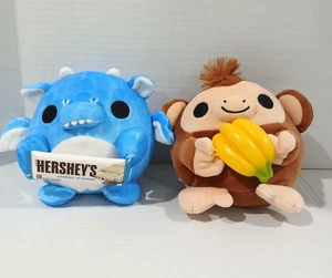 Snackles Serie 2 Mono de Peluche Sosteniendo Un Manojo de Plátanos ZURU & Dragon & Hershey - Imagen 1 de 17