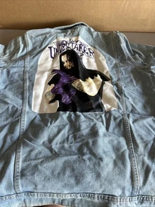 *AUSVERKAUFT* NEU MIT ETIKETT HOF The Undertaker Denim Jeansjacke WWE WWF Gr. XL CHALKLINE - Bild 1 von 9