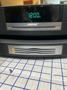 SISTEMA DE MÚSICA BOSE WAVE RADIO AM/FM REPRODUCTOR DE CD Y CAMBIADOR DE CD MÚLTIPLE SOLO PIEZAS  - Imagen 1 de 14