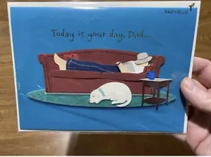 Papiro Feliz Día del Padre Tarjeta de Felicitación Papá Dormir en Sofá Cachorro Perro Papá - Imagen 1 de 2