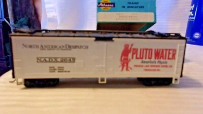 HO Scale Athearn 40' Scribed Reefer Box Car, Pluto Water, White #2645 - Image 1 of 4
