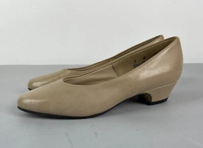 Zapatos clásicos de tacón beige Hush Puppies Angel II para mujer 5 M Foto 1 de 4