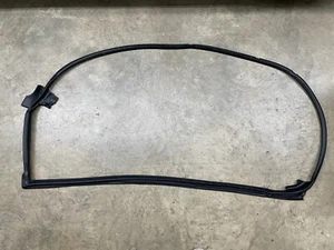 2016-2018 Lexus ES300h ES350 Passenger Front Door Weather-Strip OEM 67861-06170 - Picture 1 of 8
