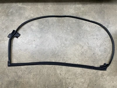 Оригинальная уплотнительная полоска для передней пассажирской двери Lexus ES300h ES350 2016-2018 годов выпуска 67861-0670 - Изображение 1 из 4