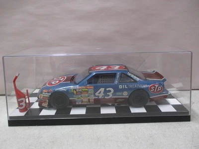 Richard Petty STP 庞蒂亚克大奖赛塑料型号 1/24 — 第 1/4 张图片