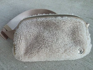 Lululemon Everywhere Gürteltasche Sherpa Fleece Trench Cream / Warm Sand - Limited E - Bild 1 von 7