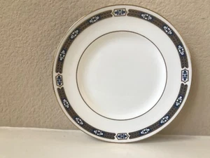 Royal Worcester GROSVENOR Plate 6 1/4 "    22 karat Gold trim FINE BONE ENGLAND - Picture 1 of 4