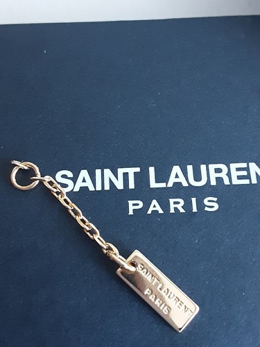 SAINT LAURENT (YSL) Emblema YSL in metallo etichetta proveniente da Collana