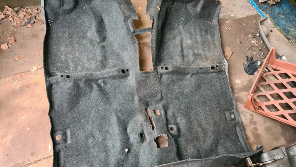 ALFOMBRA SUZUKI JIMNY 2005 - 2018 GRIS OSCURO MANUAL Foto 1 de 4