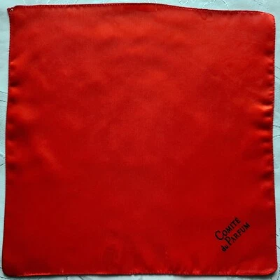 BUFANDA VINTAGE AUTÉNTICA COMITE DU PERFUME LOGO ROJO SATINADO 11" BOLSILLO CUADRADO PEQUEÑO Foto 1 de 3