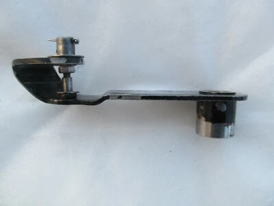 0393545 BELLCRANK ASSY. Shift JOHNSON / EVINRUDE 40-75HP 1984-2000 - Image 1 of 4