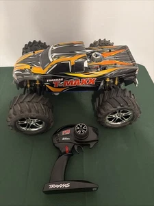 Monster Truck Traxxas T-Maxx escala 1/10 Nitro 4x4 2,5, usado - Imagen 1 de 20