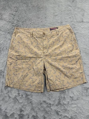 Pantalones Cortos Vineyard Vines Para Hombres 40 Tostados Estampado de Tiburón Isla Algodón Frente Plano Chino Foto 1 de 4