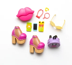 2015 Bratz Selfie Snaps Yasmin Shoes Sunglasses Backpack Jewelry Cellphone RD LK - Picture 1 of 7