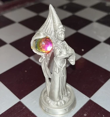 Pieza de ajedrez Fantasy of the Crystal Holds The Hechiceress Bishop Franklin Mint Foto 1 de 3