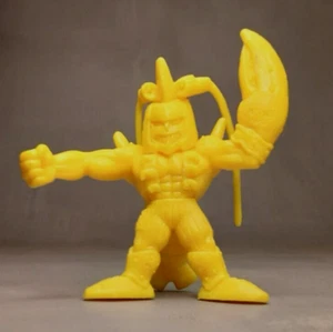 LOBSTERMAN / KANI BESU ~ YELLOW Bandai Ultimate M.U.S.C.L.E. / Series 3 @2002 - Picture 1 of 3