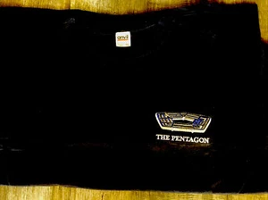 L 🇺🇸 _Das Pentagon_ T-Shirt bestickt Brust Logo Farbe Navy 💯 Baumwolle Gr. L - Bild 1 von 4