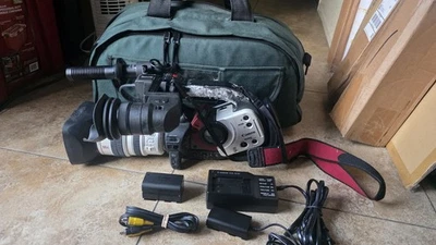 Canon  XL1s  3CCD Mini DV Digital Video Camcorder. Parts /Repairs .Powers On - Image 1 of 4