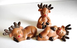 3 statuine vintage renne addormentate cervo ceramica Natale dipinte a mano kitsch - Foto 1 di 8