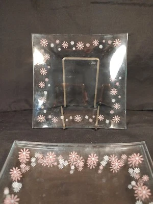 Pampered Chef Daisy Dessert Plates Set of 4 Glass 2818 Pink White Retired - Image 1 of 4