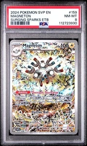 2024 Pokemon MAGNETON PROMO PSA 8 ELITE CAJA ENTRENADOR Surging Sparks #159 - Imagen 1 de 2