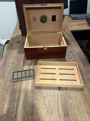 Large Spanish Cedar Punch Cigar Humidor with Hygrometer & Humidifier - Image 1 of 4