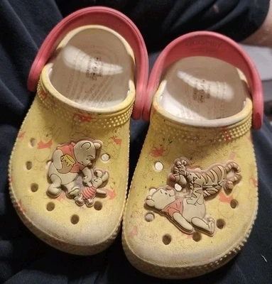 Crocs | Clásico Winnie the Pooh | Niños Talla C 6 Foto 1 de 4