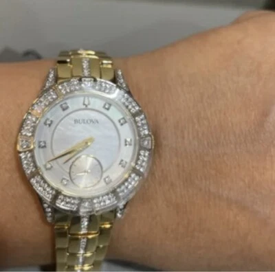 Reloj Bulova Mujer Cristal Dorado Funciona con Pilas Foto 1 de 4