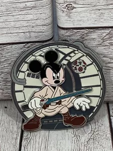 Disney Pin: Mickey Mouse as Luke Skywalker - Jedi - 2007 Disney Star Wars Pin - Picture 1 of 4