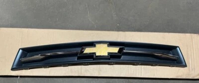 Parachoques delantero utilitario deportivo GM Chevrolet Trax 17-20 parrilla superior OEM NUEVO 94532311 Foto 1 de 2