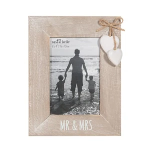 Sass & Belle Mr & Mrs Heart Single Photo Frame Couples Gift 6x4 inches 15x10 cm - Picture 1 of 4