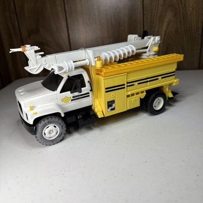 Caminhão banco de moedas iluminado DG Productions GMC TopKick Wisconsin Power & Light - Imagem 1 de 4