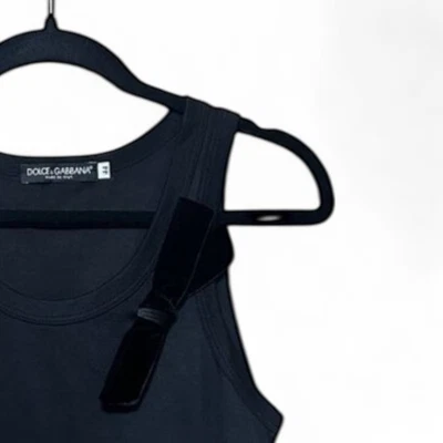 Camiseta sin mangas Dolce & Gabanna para mujer con lazo de terciopelo negra talla 44 Foto 1 de 4