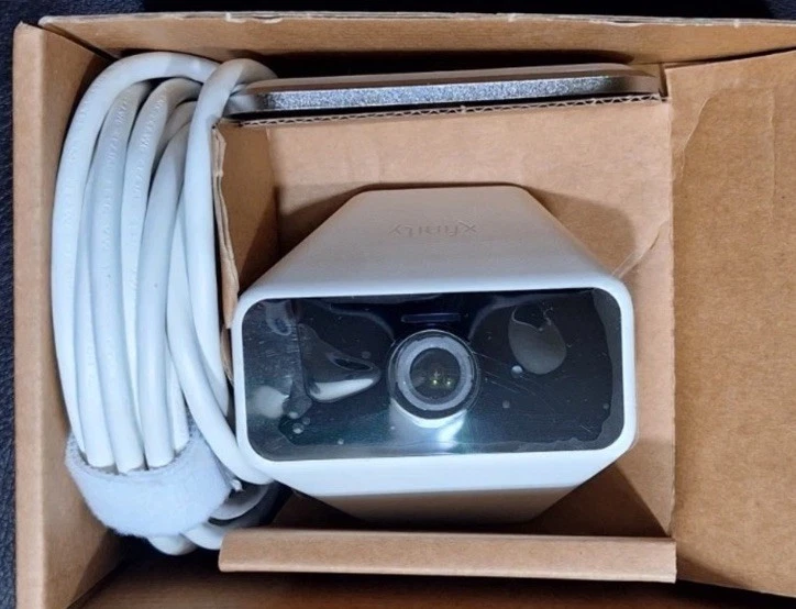 Cámara de seguridad interior exterior Xfinity XCAM2 HD SCHC2AEW SCHX4AEW EN CAJA Foto 1 de 4
