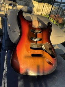 Fender 2008 Stratocaster Sunburst American Highway One Body One Heavy Relic - Foto 1 di 24