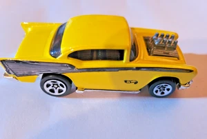 Chevy Bel Air 1976 Hot Wheels 1957 amarillo perla/negro gráficos - Imagen 1 de 5