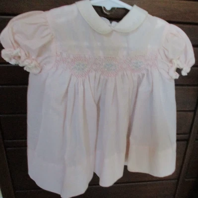 Vestido rosa ajustado a mano para niña Polly Flinders. Talla 9 mos Foto 1 de 4