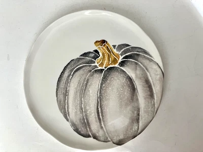 Plato de ensalada VIETRI "Calabazas" blanco mediano calabaza 9" -- NUEVO -- gris Foto 1 de 4