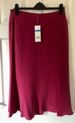 Women’s Windsmoor dark pink lined Silk Skirt  - Size  10 UK - BNWT - RRP £99 - Image 1 of 4