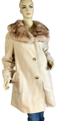 WOMEN'S VINTAGE CIRCA 1970'S BEIGE WOOL & SHEARLING COAT  SIZE 18  - Image 1 of 4
