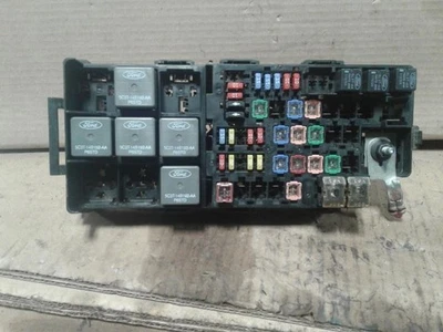 Caja relé de fusibles de motor 09 2009 Ford Taurus ¡Funciona muy bien! Foto 1 de 4