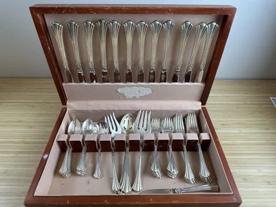 Juego de cubiertos de plata esterlina Reed & Barton siglo XVIII servicio 55 piezas Foto 1 de 4