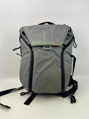 Peak Design Everyday Backpack 20L Camera Backpack - Grey Used  - Image 1 of 4